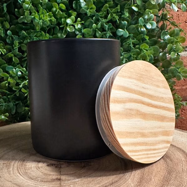 modern black tumbler with lid off