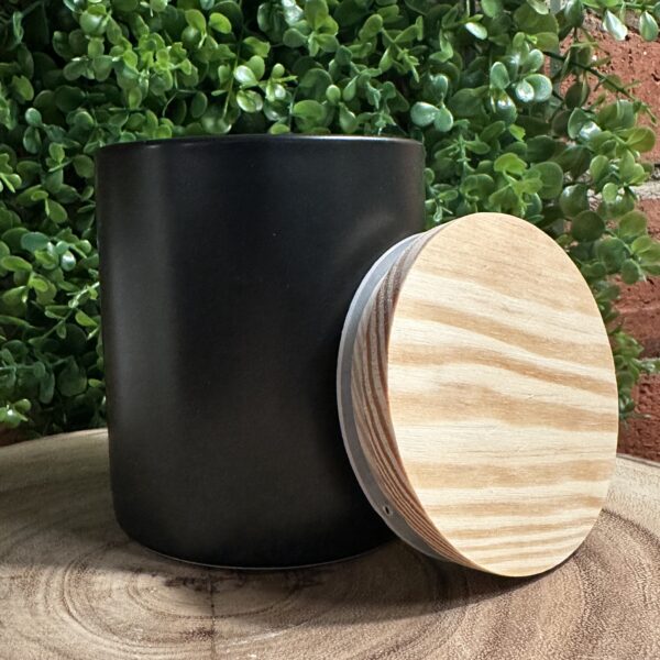 modern black tumbler with lid off