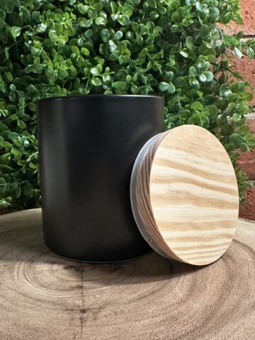 modern black tumbler with lid off