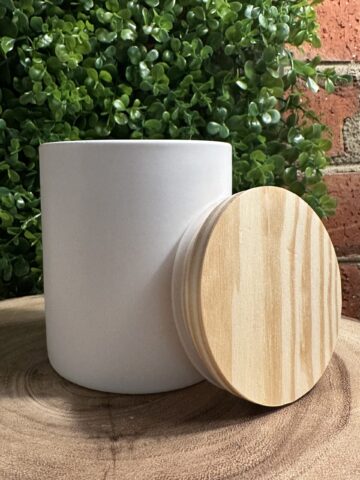 modern white tumbler with lid off