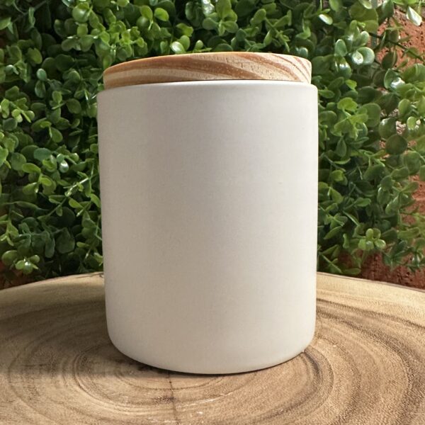 modern white tumbler with lid on